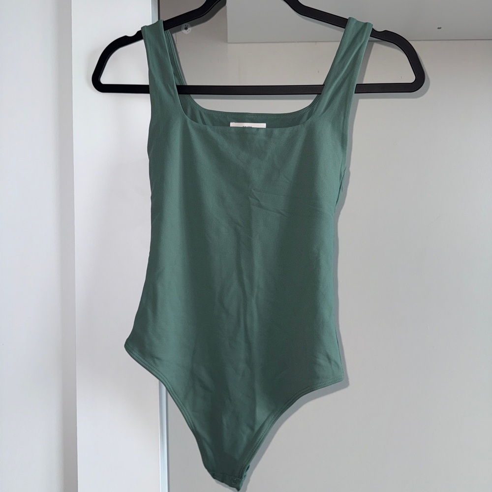 Aritzia Babaton Contour square neck bodysuit - Size XS